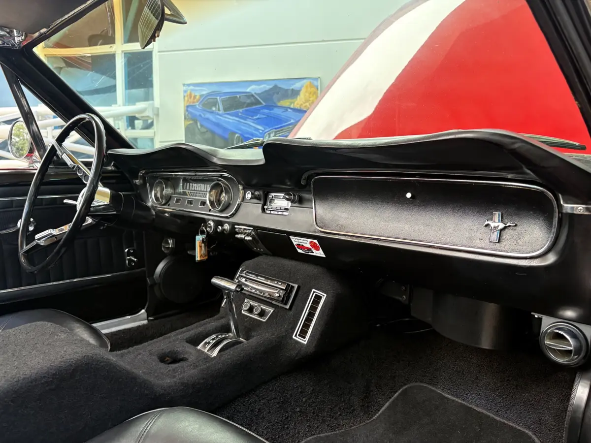 Vehicle photo 45
