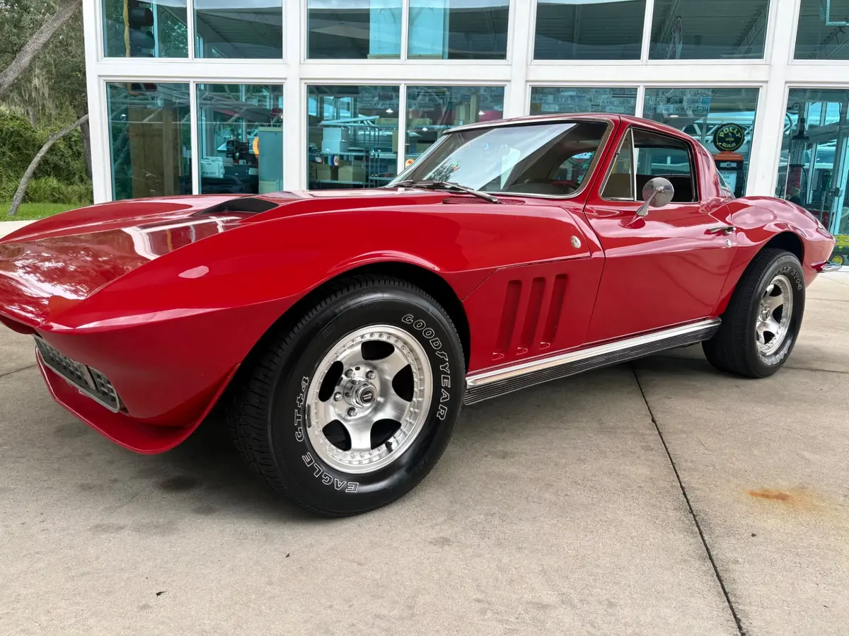 Vehicle photo 12