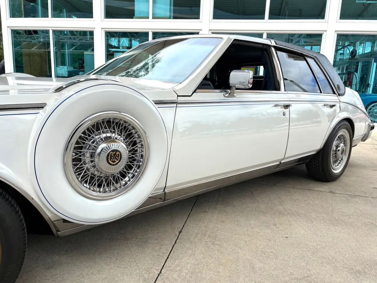 Vehicle photo 13
