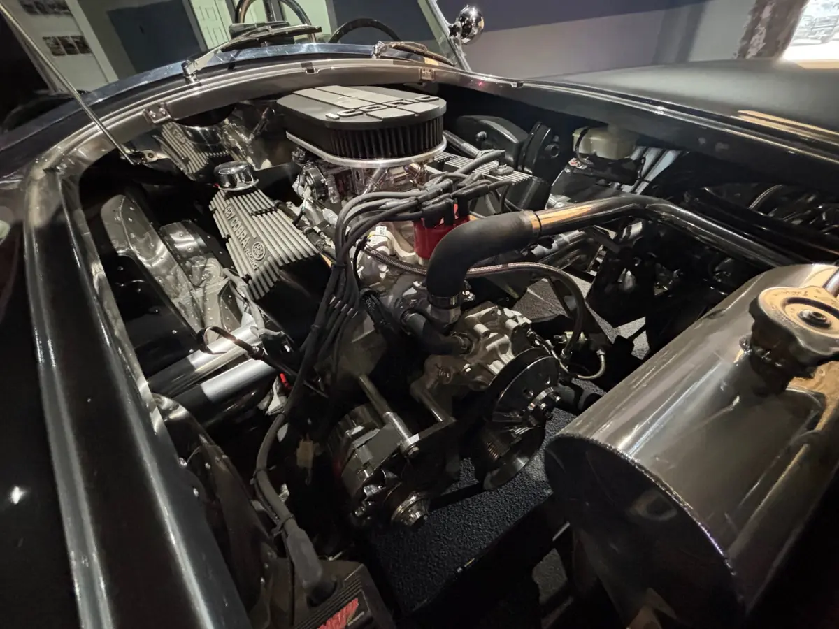 Vehicle photo 26