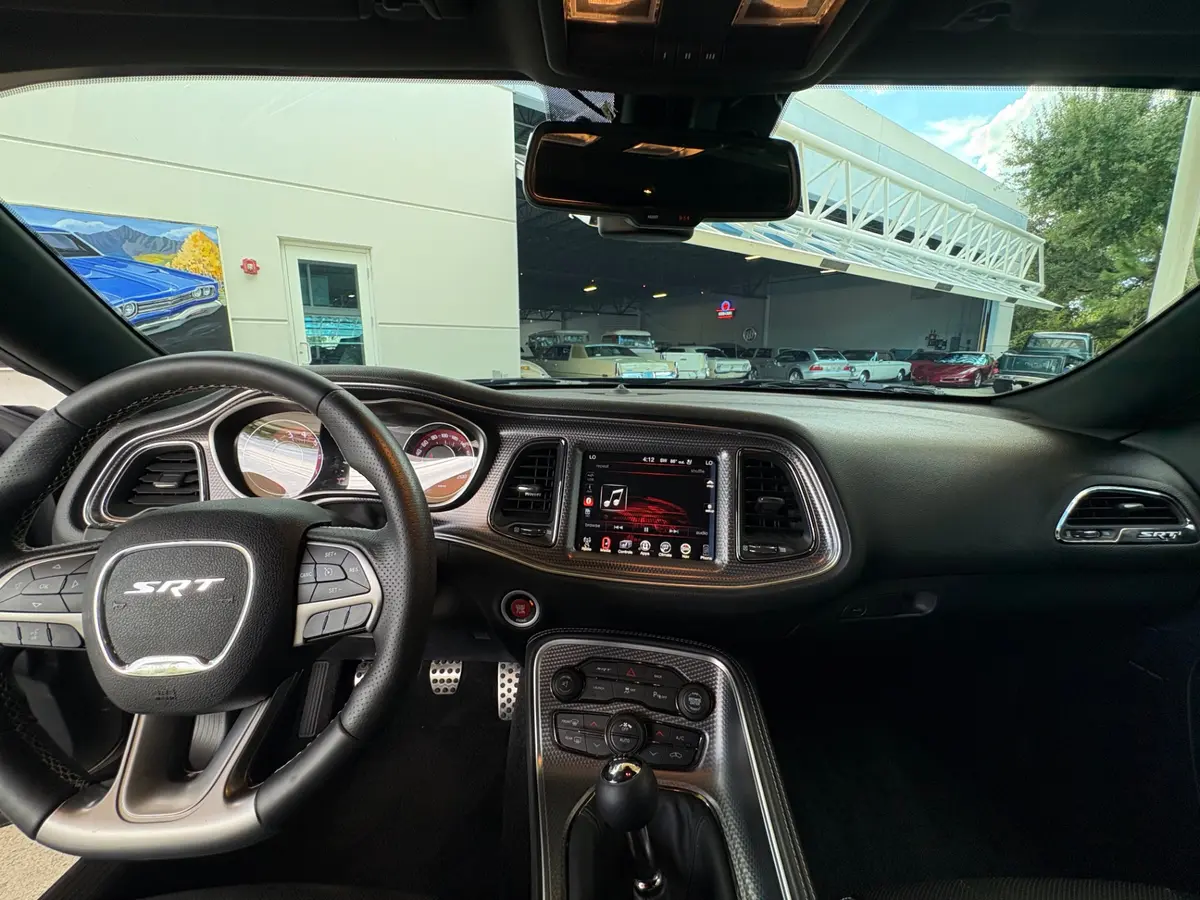 Vehicle photo 35