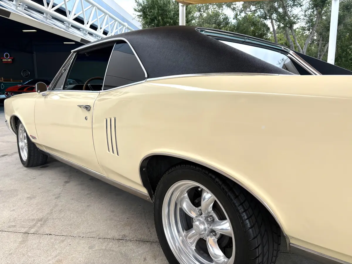 Vehicle photo 14