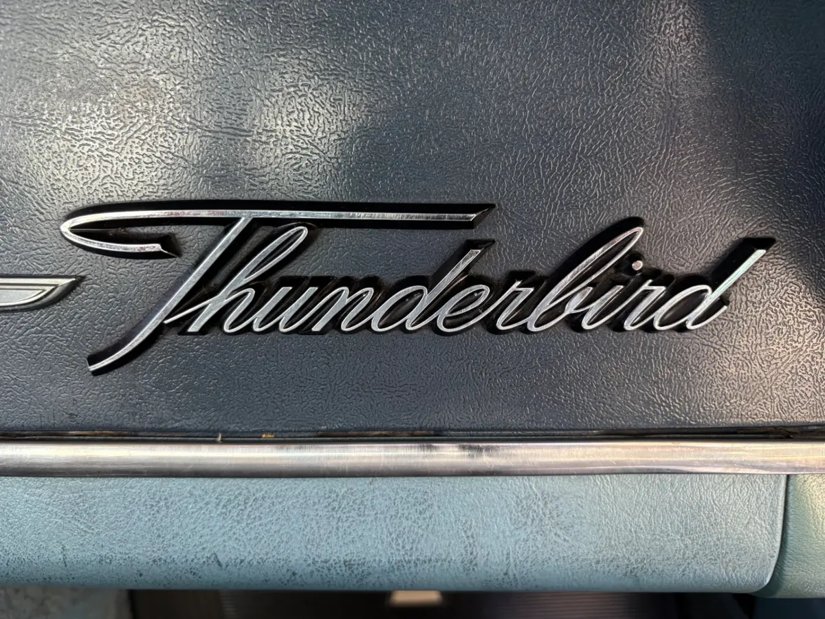 Vehicle photo 43