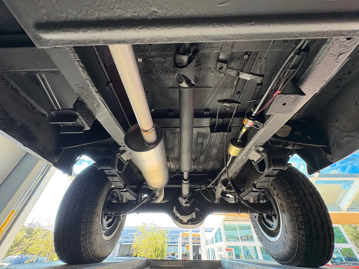 Vehicle photo 52