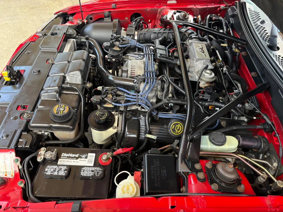 Vehicle photo 33