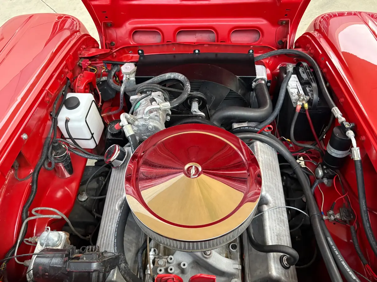 Vehicle photo 26