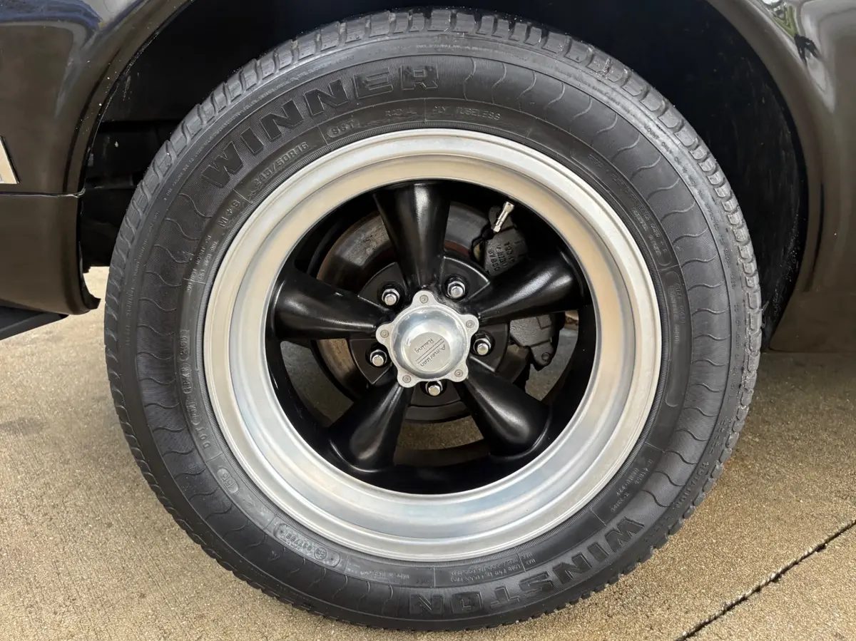 Vehicle photo 21