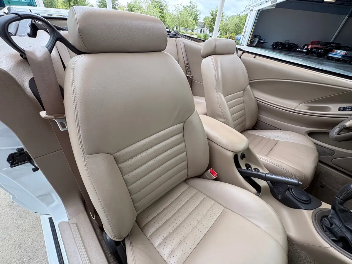 Vehicle photo 48