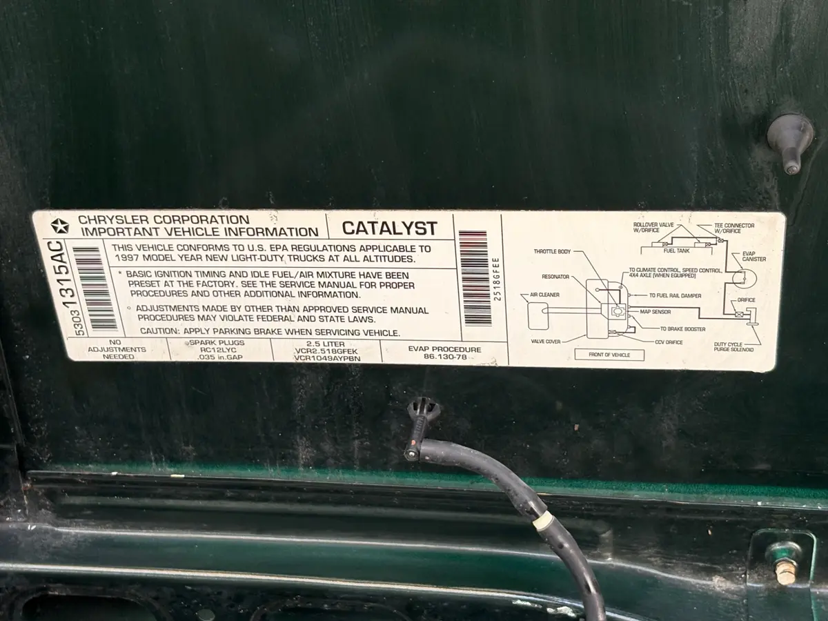Vehicle photo 25