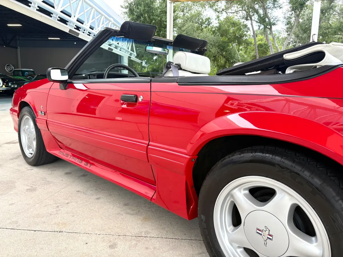 Vehicle photo 14