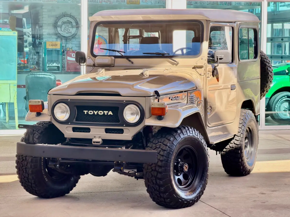 Vehicle photo 1