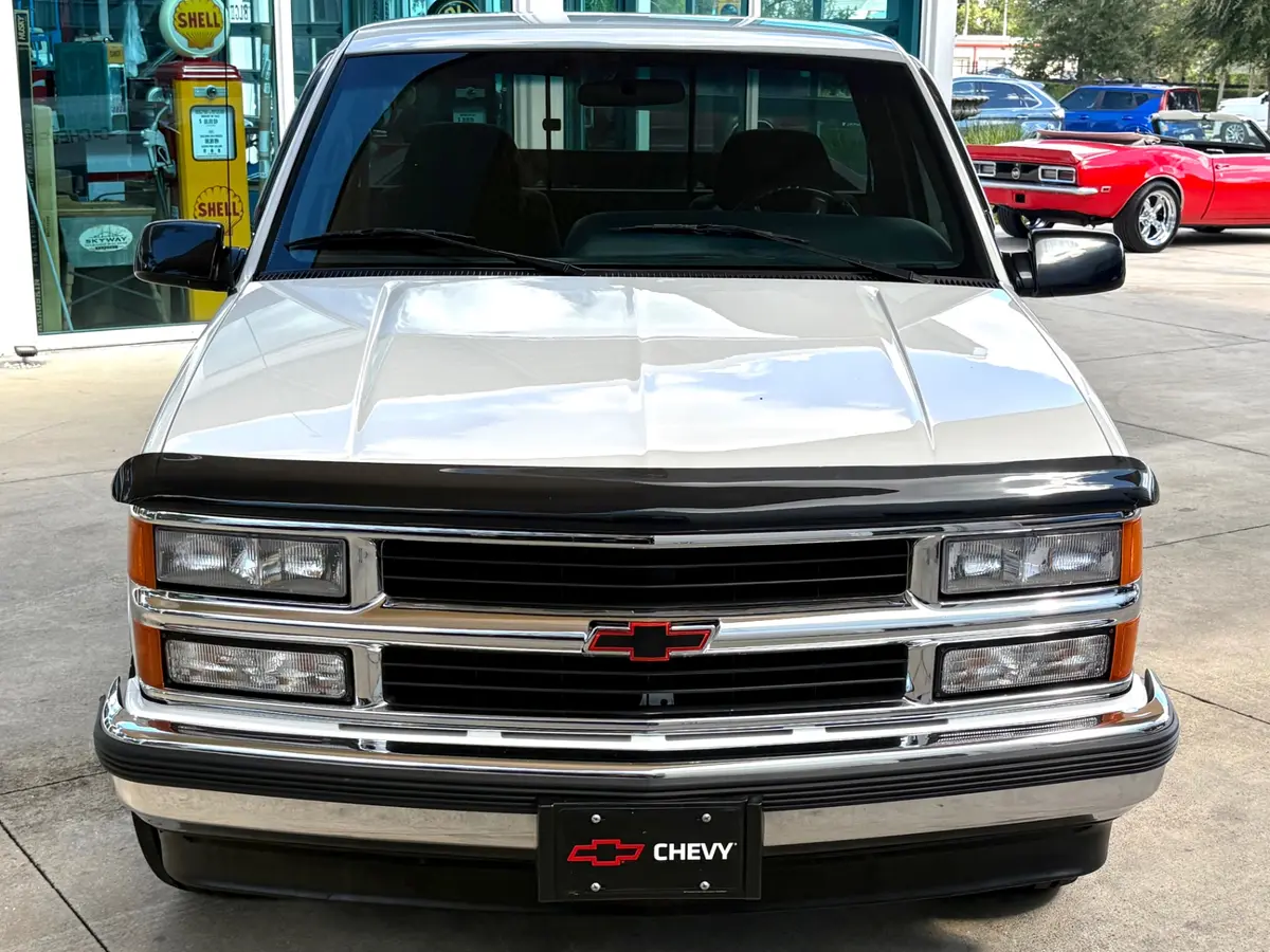 Vehicle photo 3