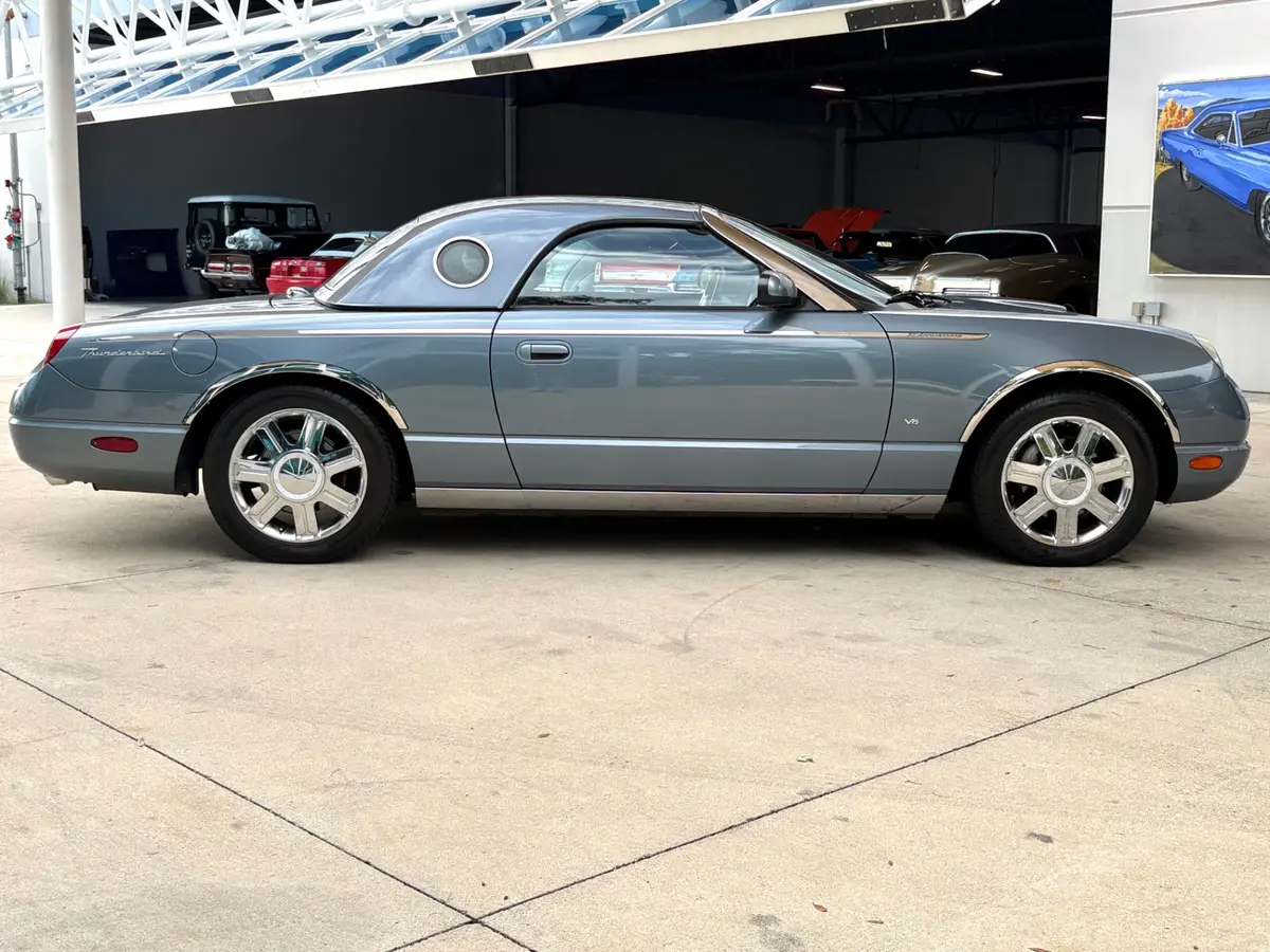 Vehicle photo 27