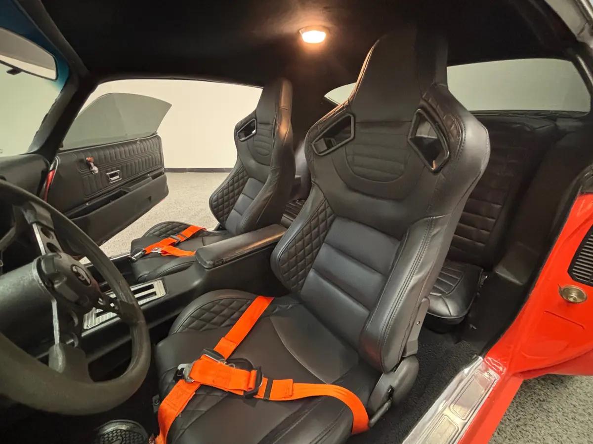 Vehicle photo 23