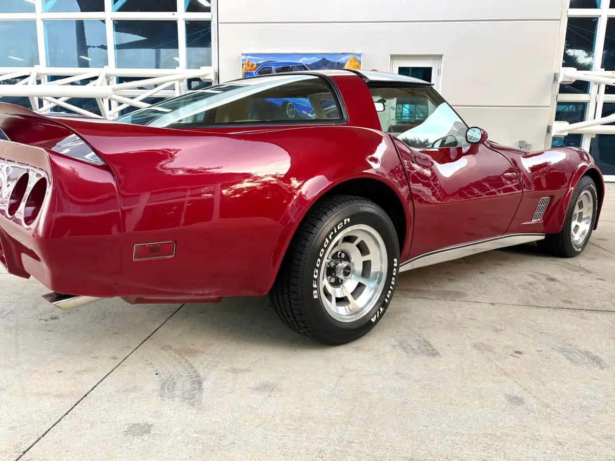 Vehicle photo 16