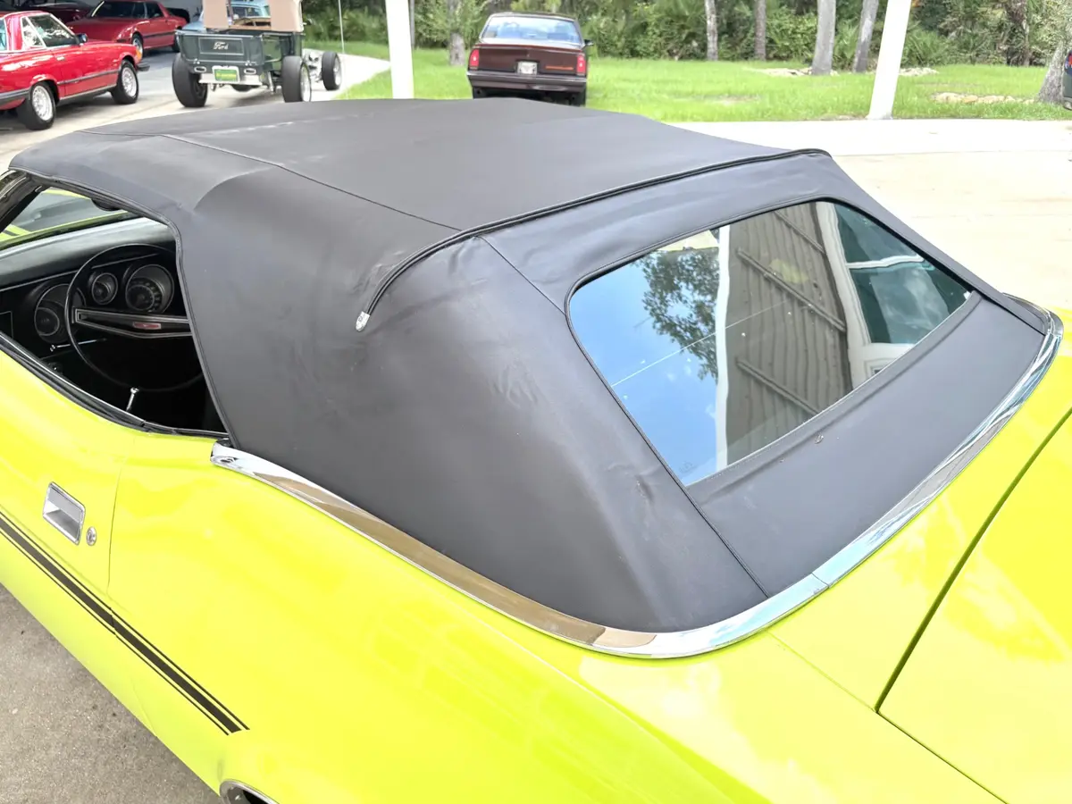 Vehicle photo 25