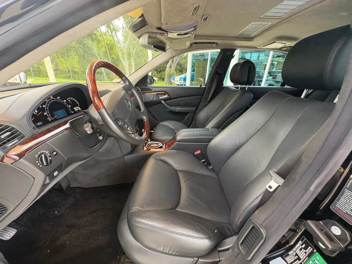 Vehicle photo 32