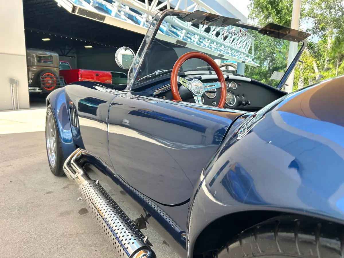 Vehicle photo 12