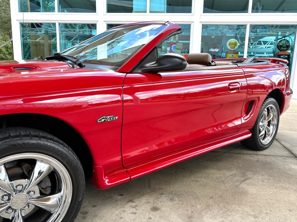 Vehicle photo 13
