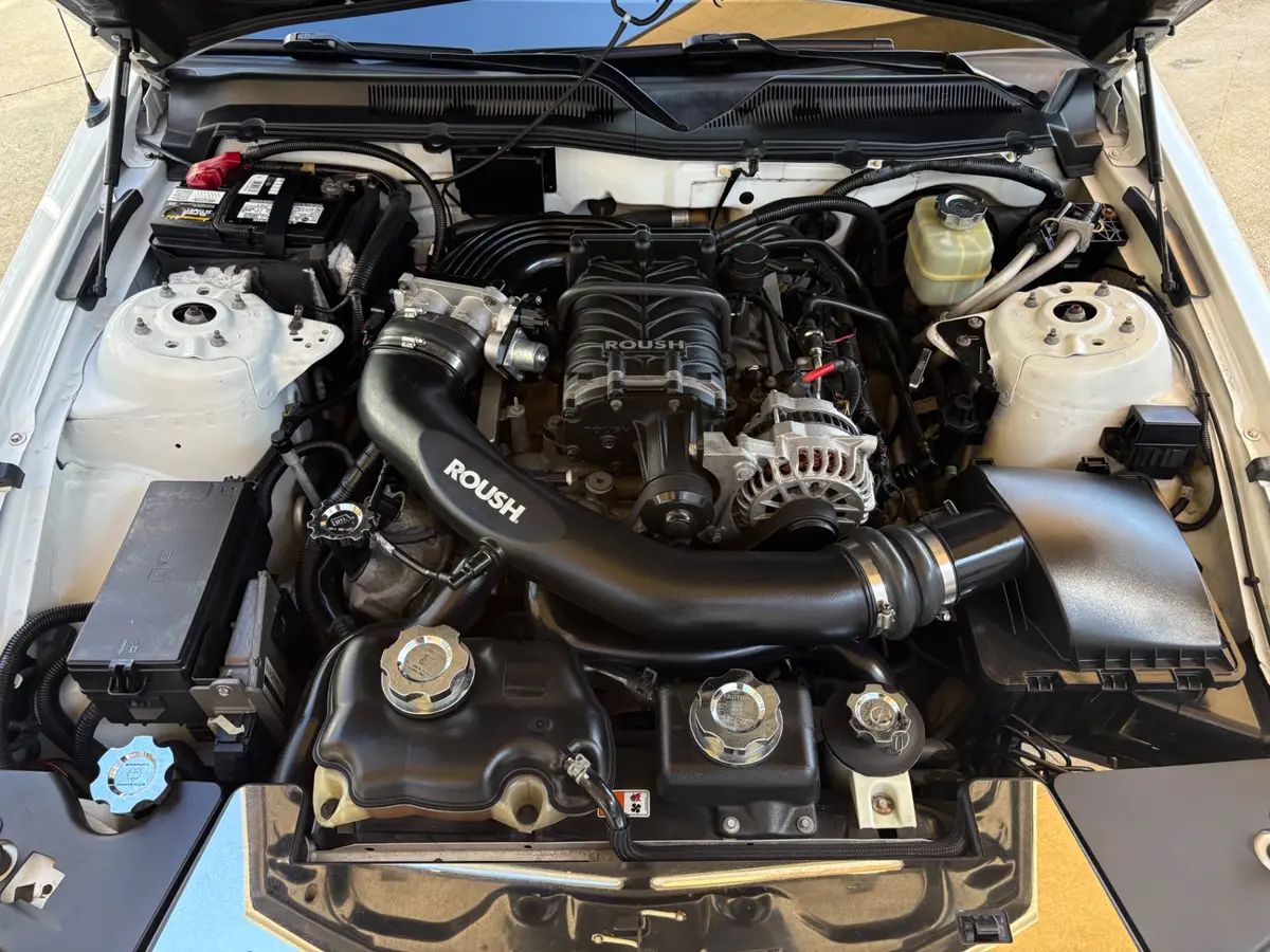 Vehicle photo 28