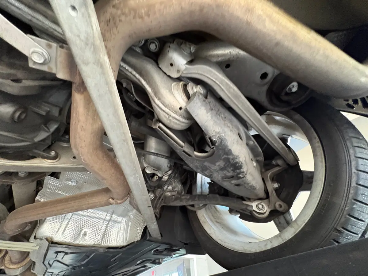 Vehicle photo 52