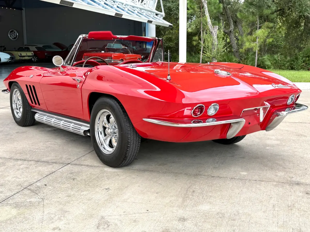 Vehicle photo 10