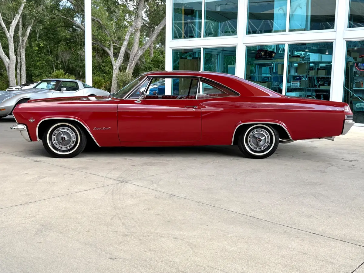 Vehicle photo 10