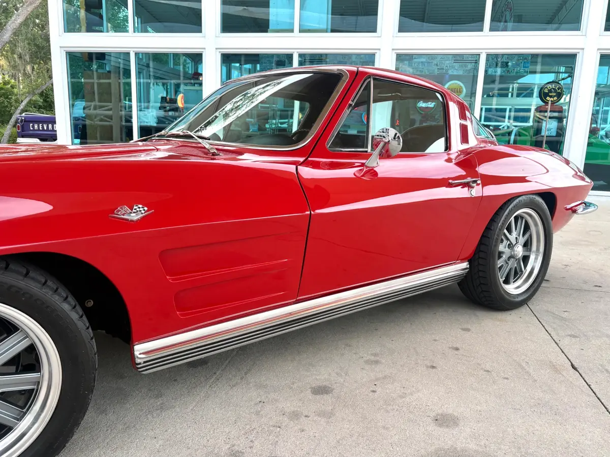 Vehicle photo 13