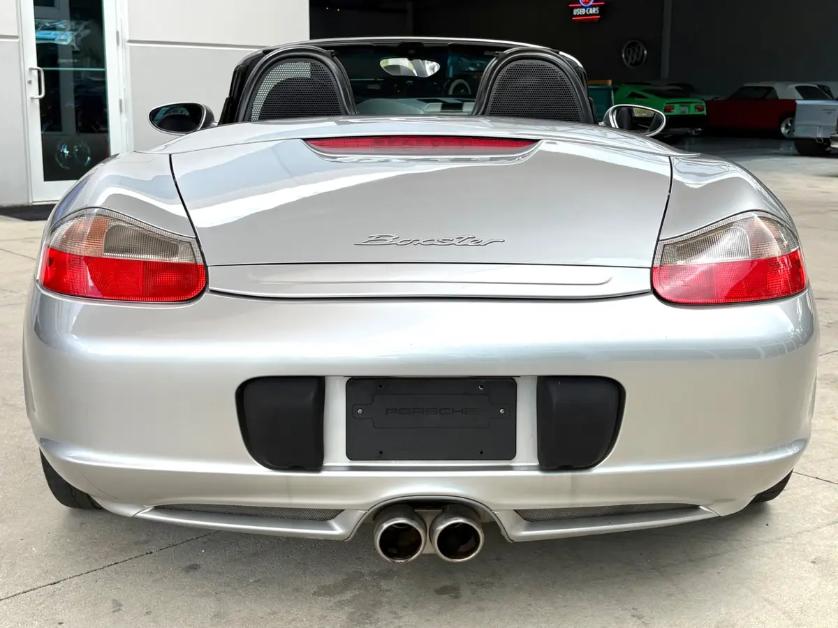 Vehicle photo 7