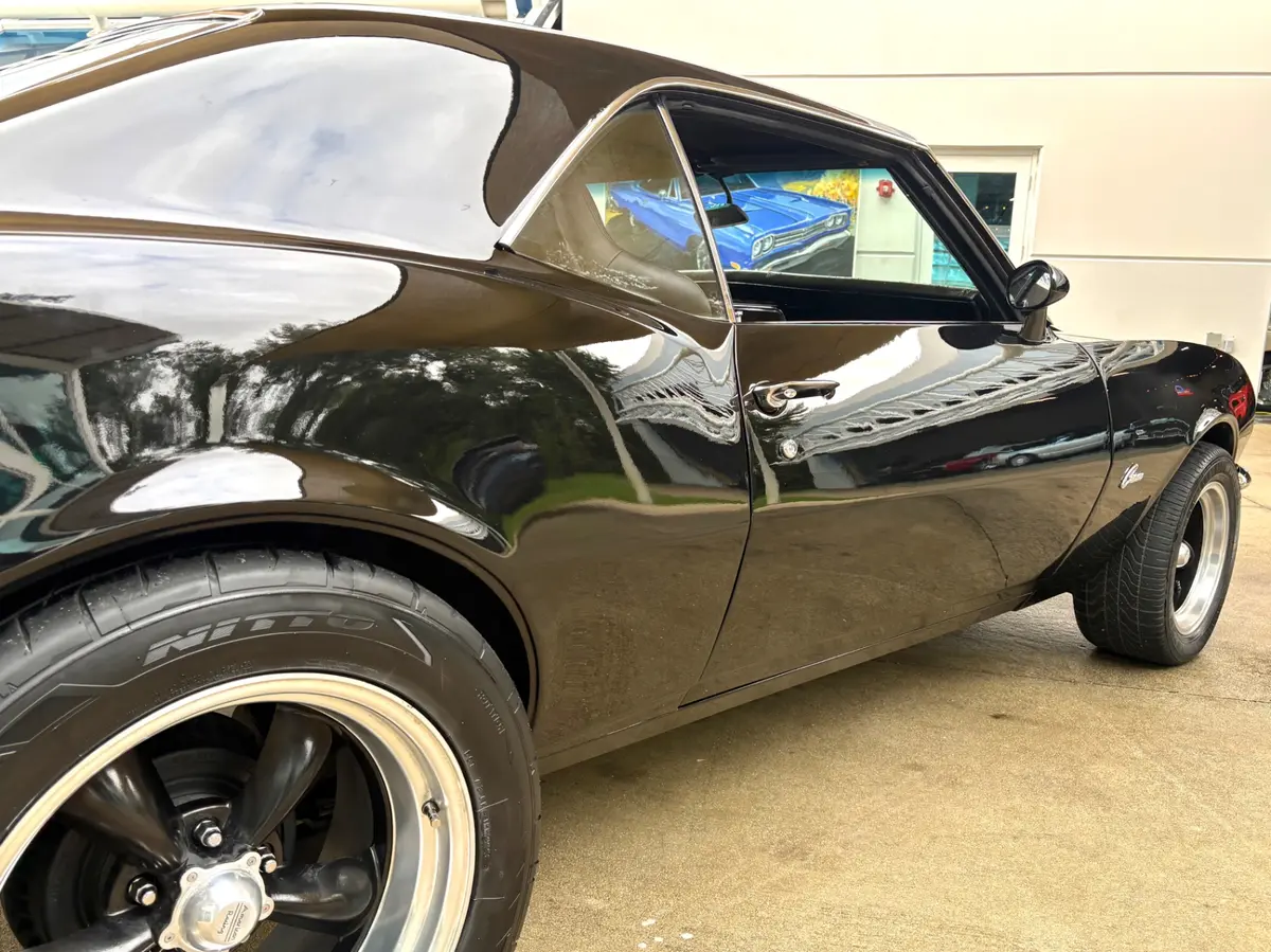 Vehicle photo 17