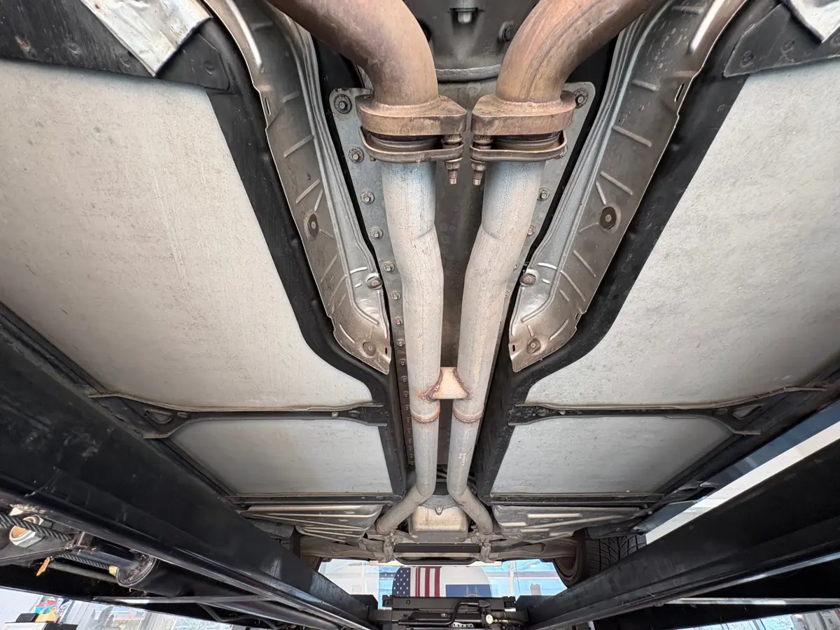 Vehicle photo 52