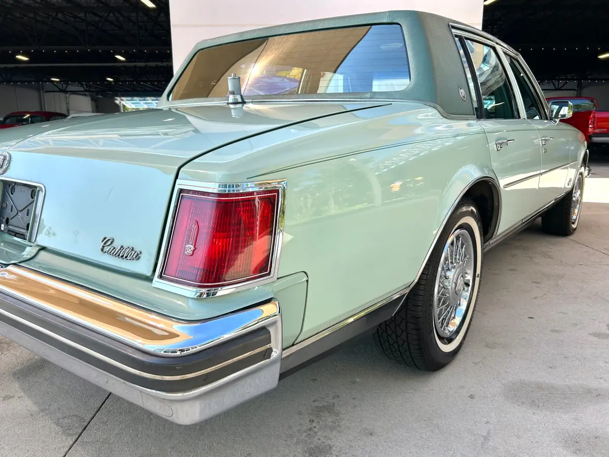 Vehicle photo 14