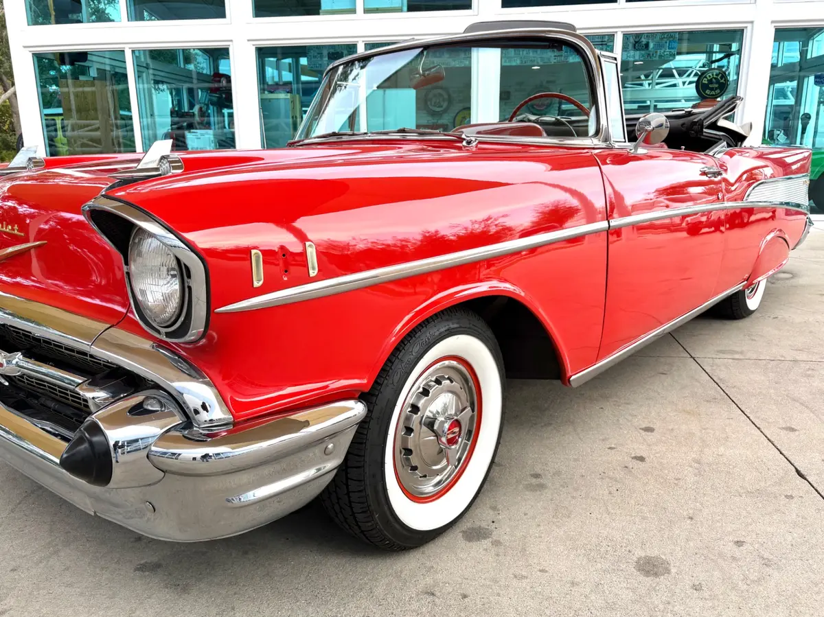 Vehicle photo 13