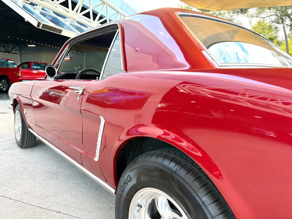 Vehicle photo 15