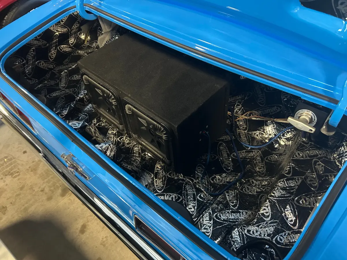 Vehicle photo 7