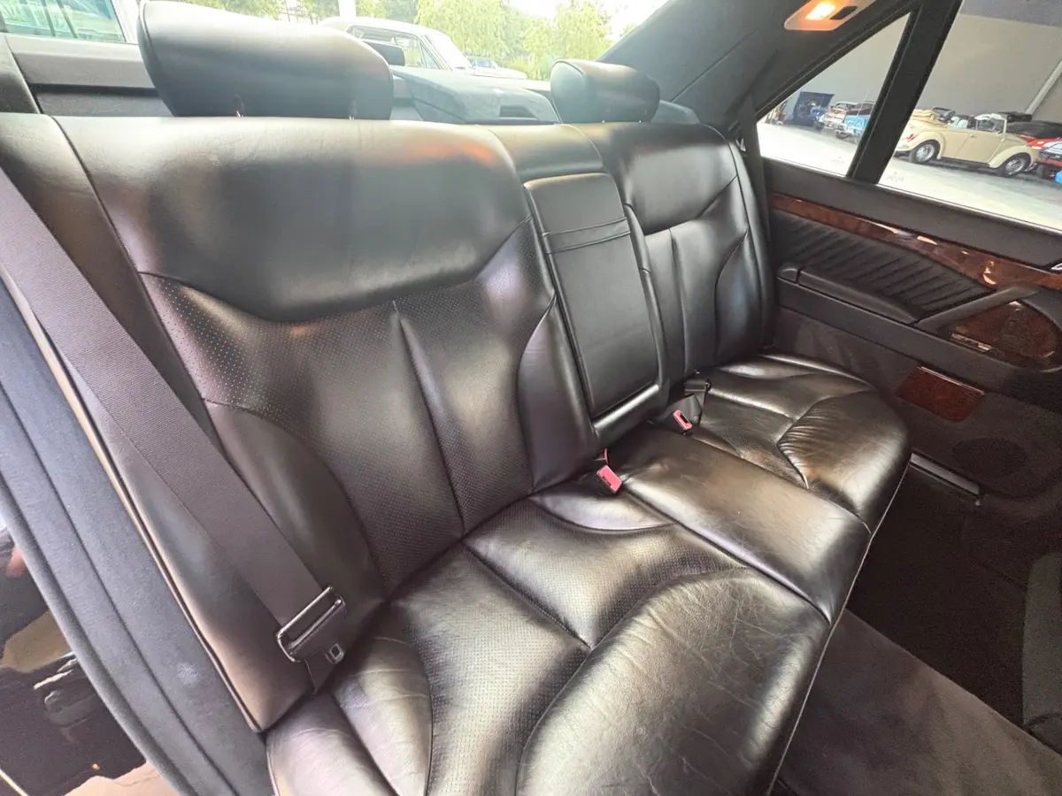 Vehicle photo 41