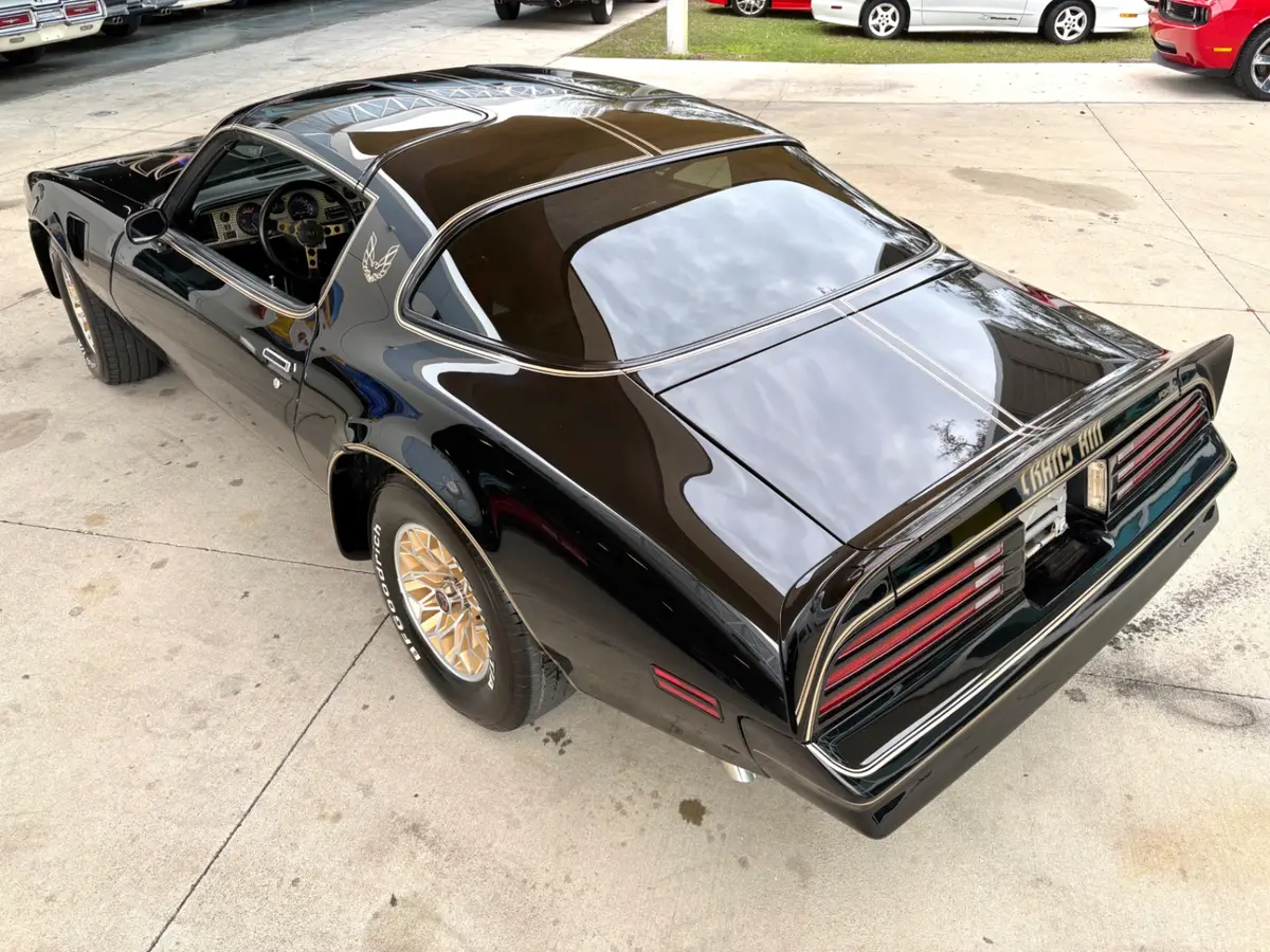Vehicle photo 27