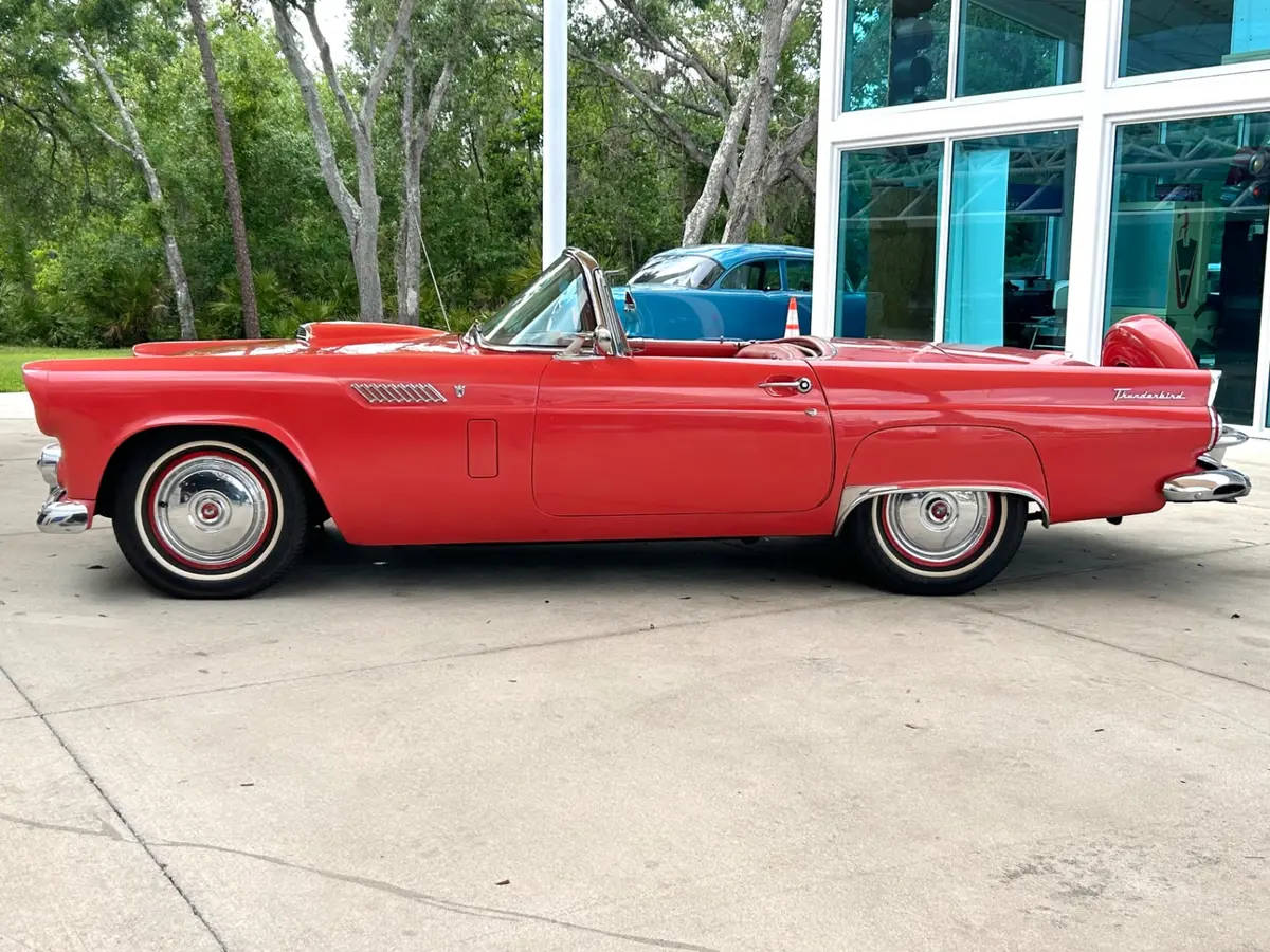 Vehicle photo 8