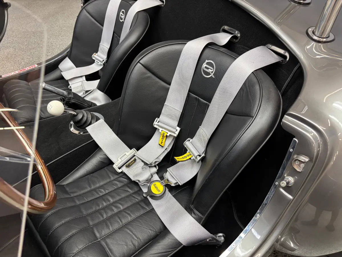 Vehicle photo 34