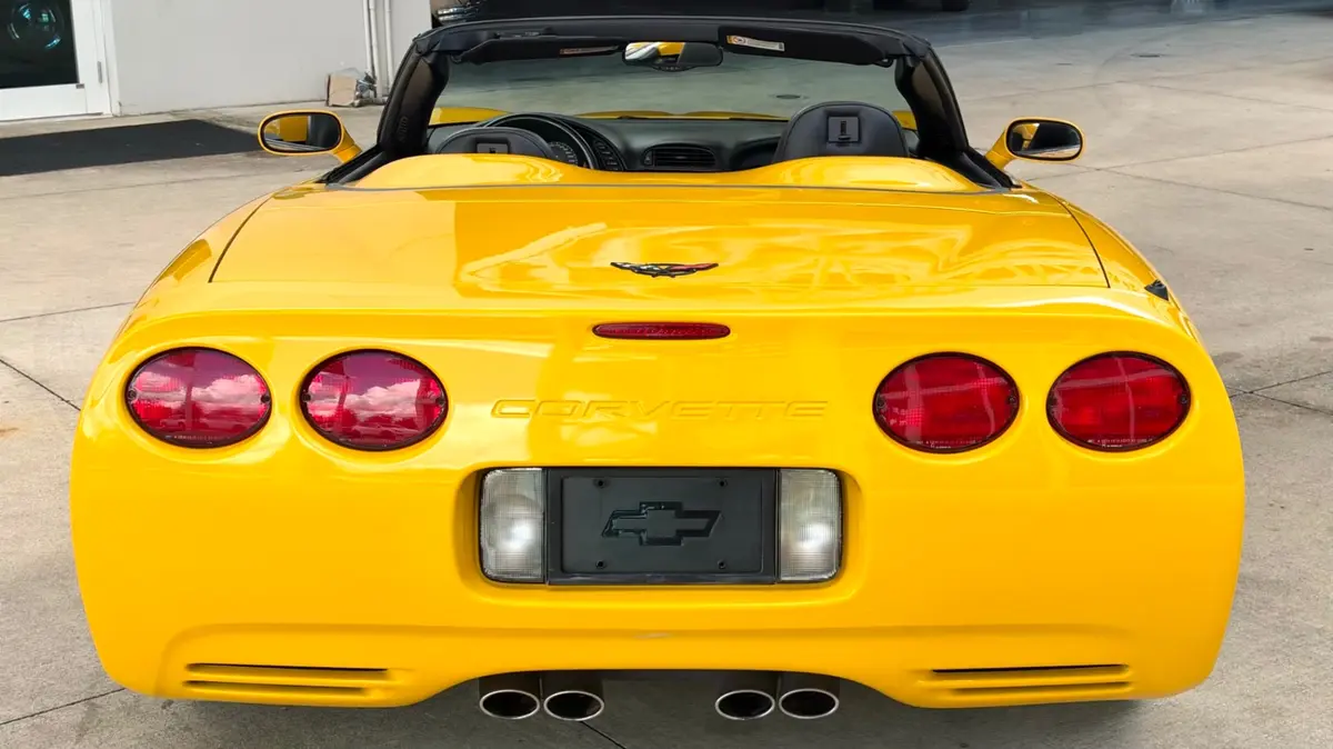Vehicle photo 7