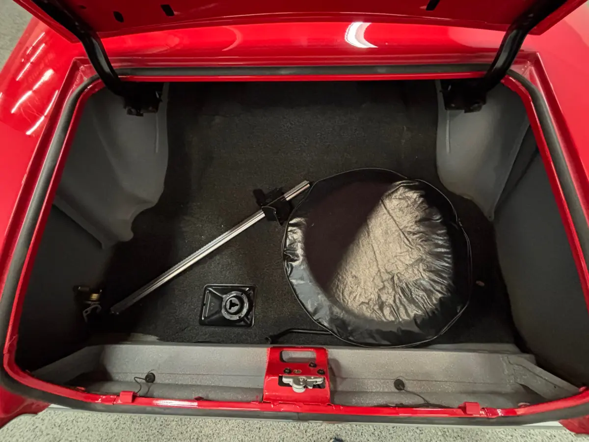 Vehicle photo 32