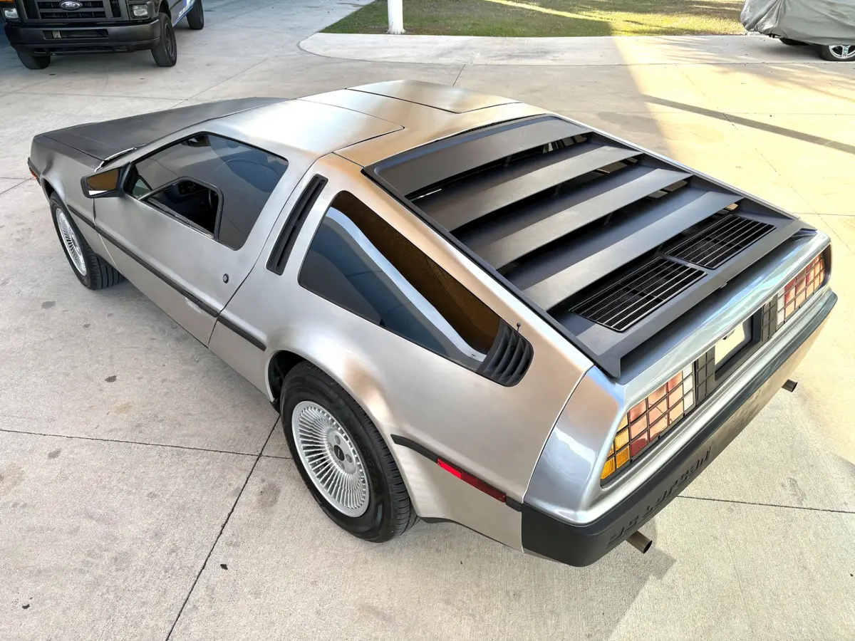 Vehicle photo 21