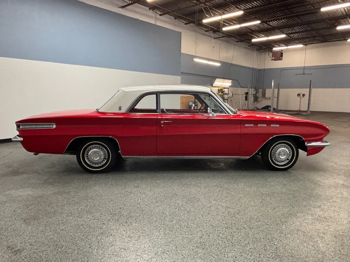Vehicle photo 8