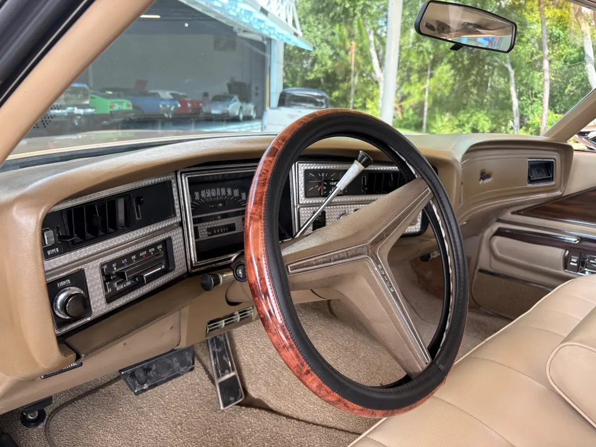 Vehicle photo 32