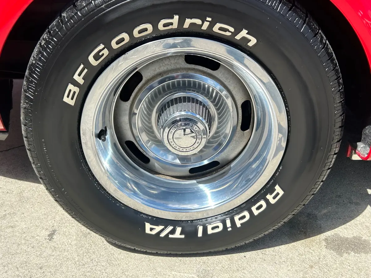 Vehicle photo 11