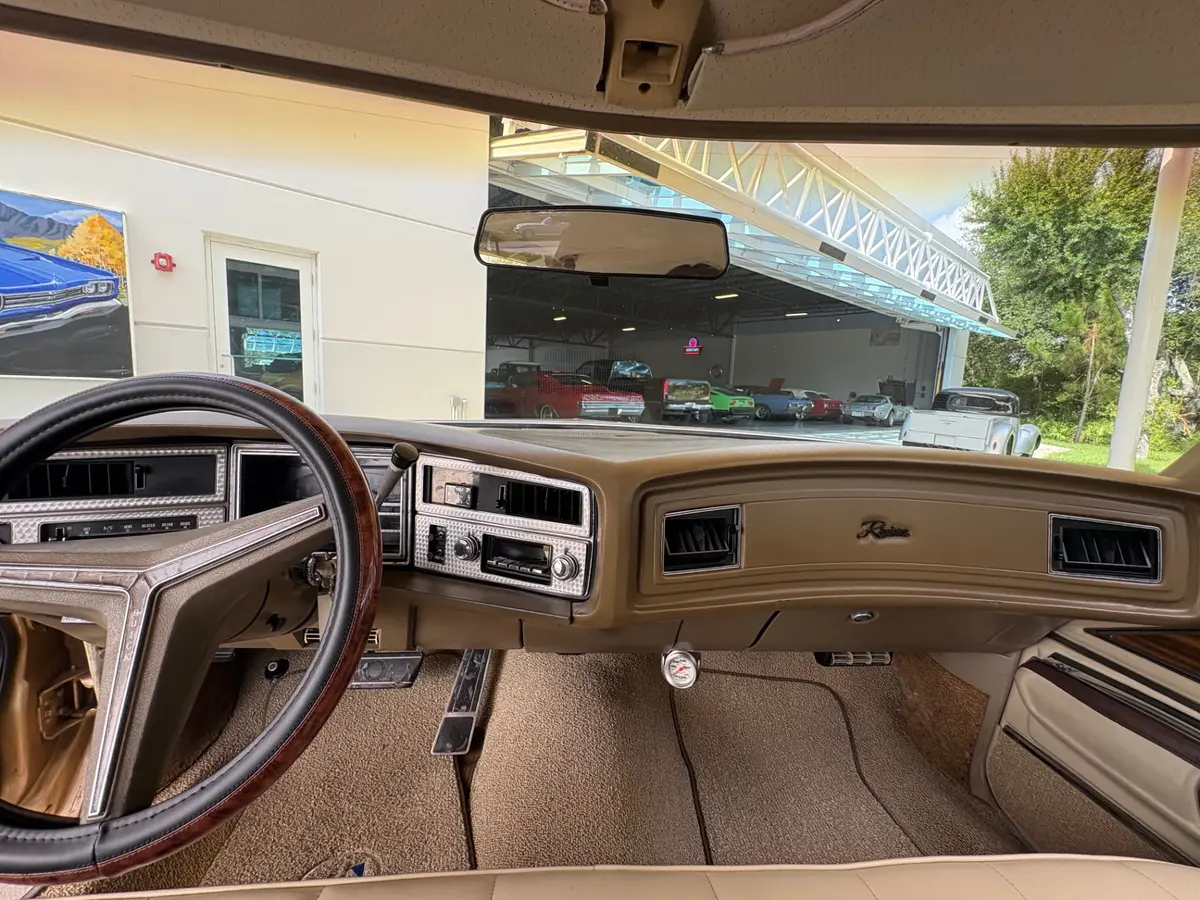 Vehicle photo 36