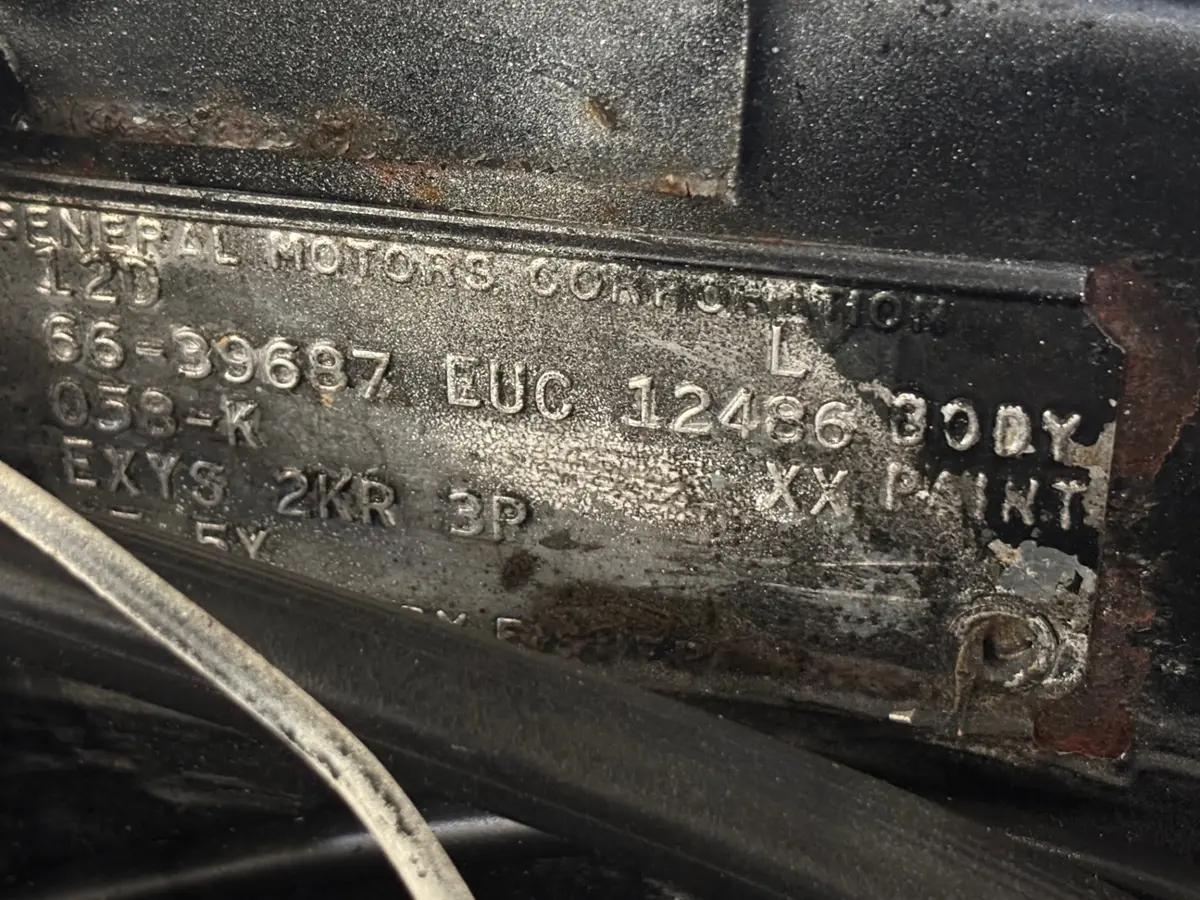 Vehicle photo 17
