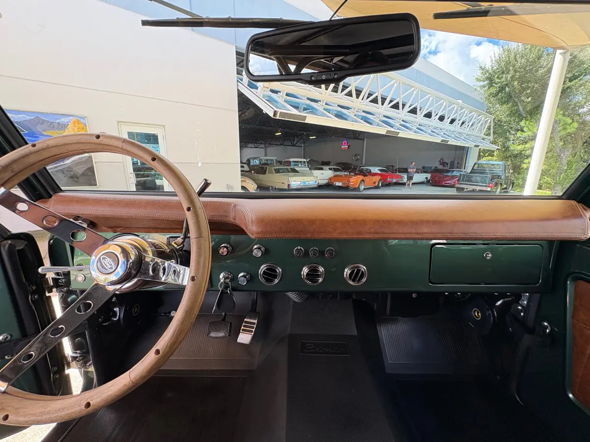 Vehicle photo 52