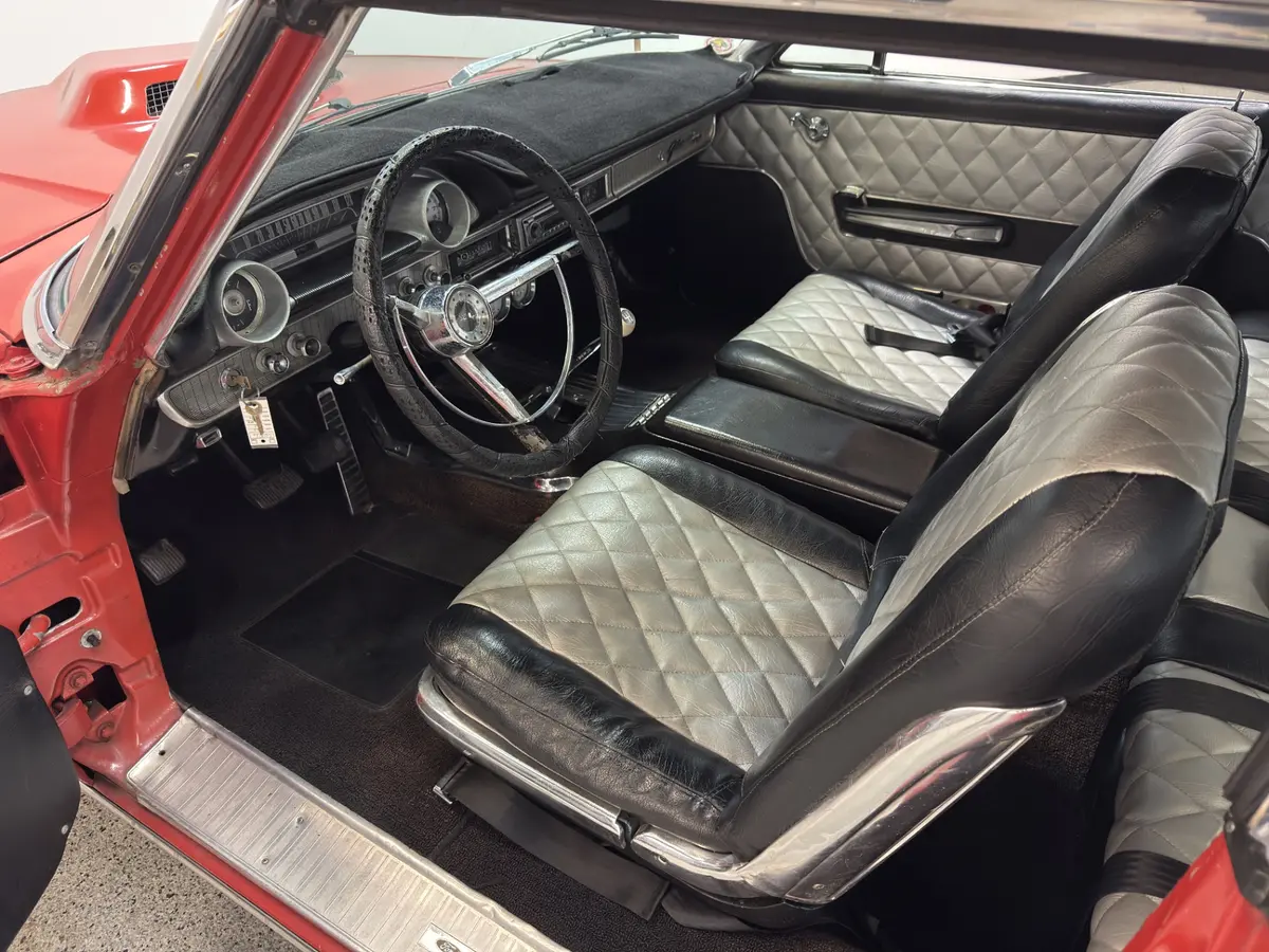 Vehicle photo 18