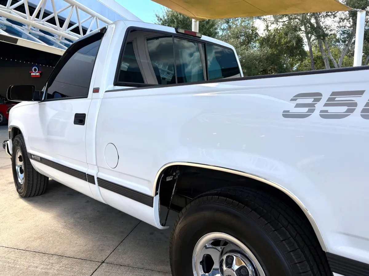 Vehicle photo 15